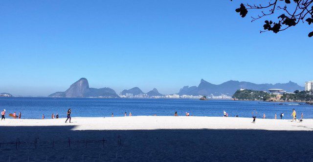 أفضل 3 أنشطة لا تفوّت يمكنك القيام بها عند زيارة شاطئ إيكاراي ريو دي جانيرو