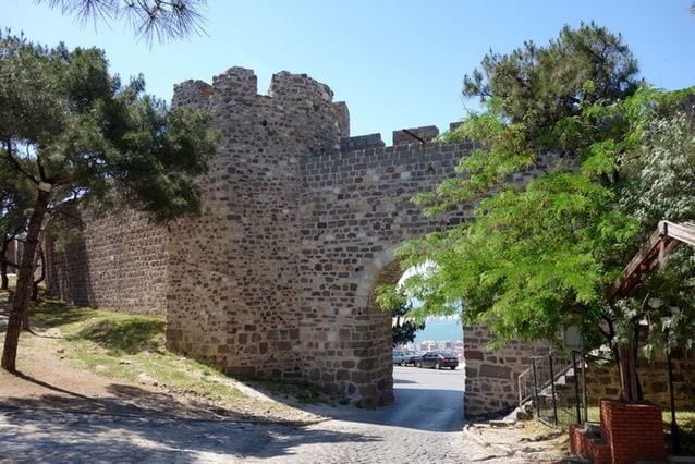 قلعة كاديفيكالي في ازمير التركية