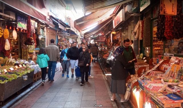 Kadikoy Istanbul Market 7 1 - أفضل 8 انشطة عند زيارة سوق كاديكوي اسطنبول