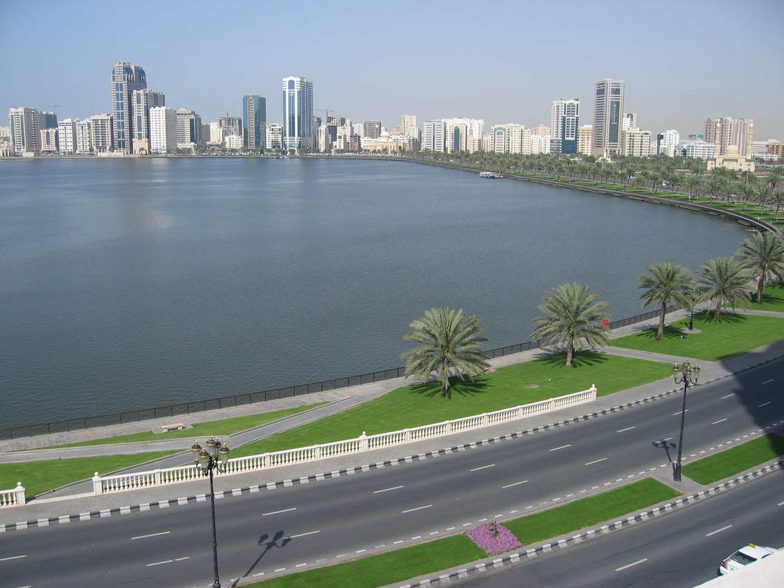 بحيرة خالد الشارقة بالامارات