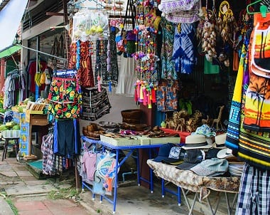 سوق سلادان في جزيرة كولانتا ياي في كرابي