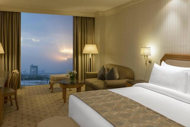 تتمتع فنادق على البحر الكويت بمجموعة فاخرة من المرافق، يمكنك الاطلاع عليها