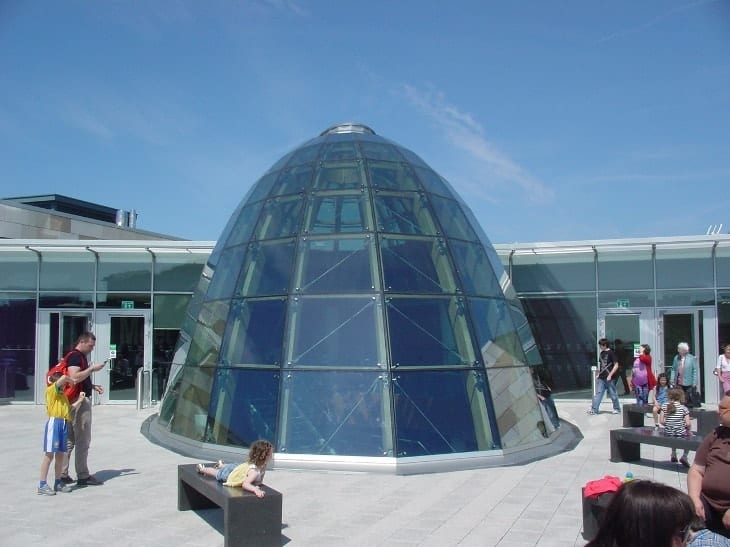 مكتبة ليفربول المركزية من اشهر الاماكن السياحية في ليفربول انجلترا
