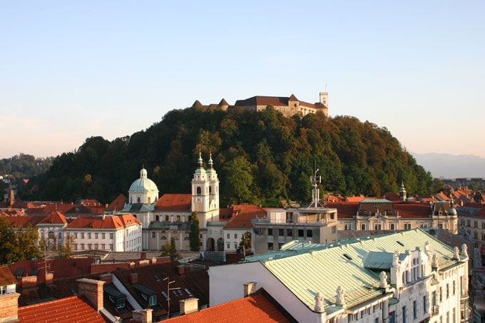 قلعة ليوبليانا من اشهر الاماكن السياحية في سلوفينيا