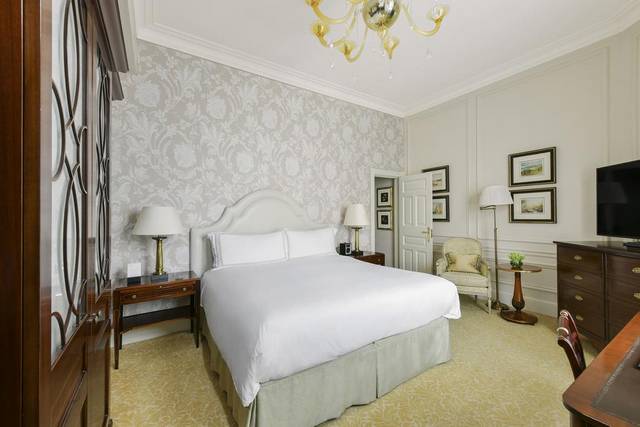يُعد  فندق سافوي لندن من أفضل فنادق لندن بسبب موقعها المُميز
