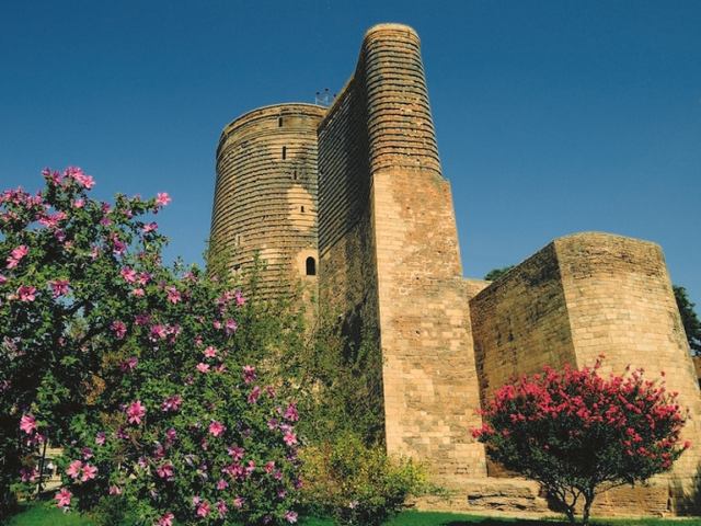 برج العذراء في باكو