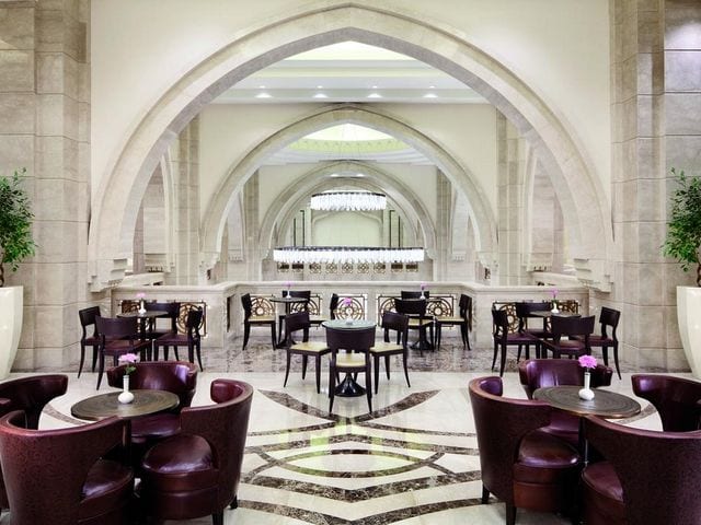 فندق برج الساعة مكة يتمتع بطراز كلاسيكي وموقع مثالي من المطاعم والمعالم السياحية
