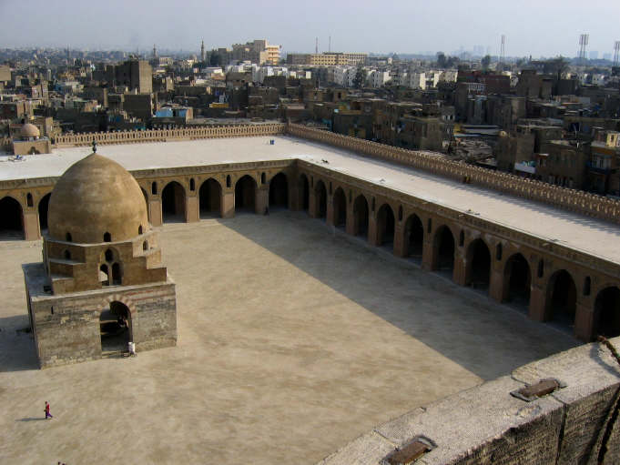 جامع ابن طولون بالقاهرة 