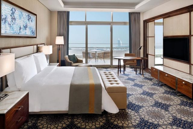 يُصنّف فندق موفنبيك دبي شارع الشيخ زايد من أرقى فنادق سلسلة موفنبيك دبي فهو يحتوي على عدد كبير من الخدمات.