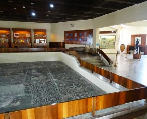 القاعة الرئيسة في متحف الآثار والإثنوغرافيا في سامسون تركيا