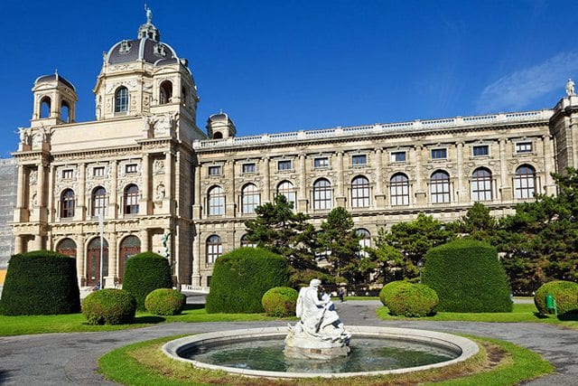متحف التاريخ الطبيعي من أفضل الاماكن السياحية في فيينا النمسا