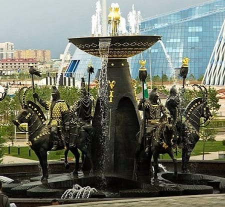 نافورة باحة مبنى متحف كازاخستان الوطني في أستانا