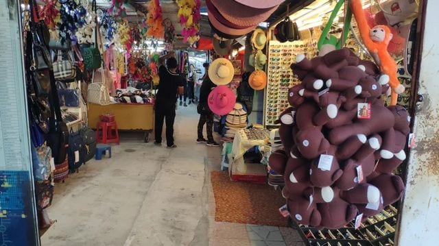 السوق الليلي في بينانج بماليزيا