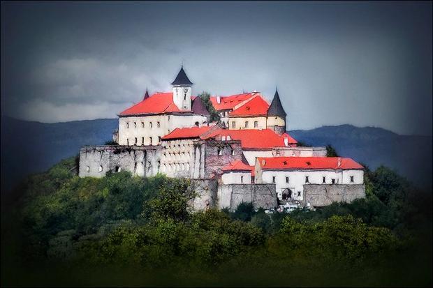 قلعة بالانوك في اوكرانيا