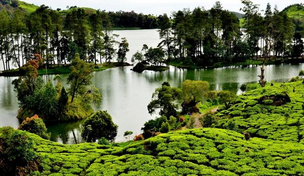 بحيرة سيتو باتينقان من أفضل الاماكن السياحية في باندونق اندونيسيا
