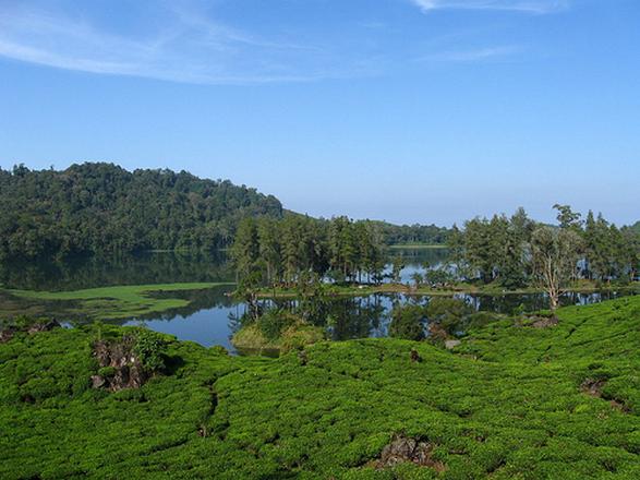بحيرة سيتو باتينقان من أفضل الاماكن السياحية في باندونق اندونيسيا
