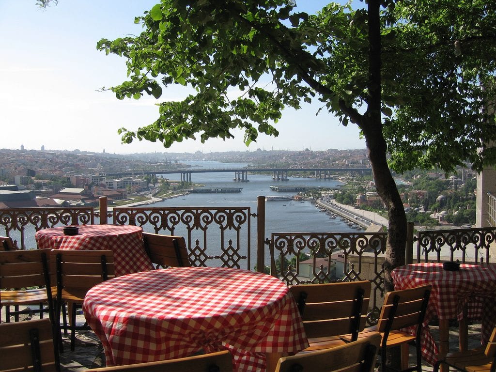 مقهى بيرلوتي في اسطنبول