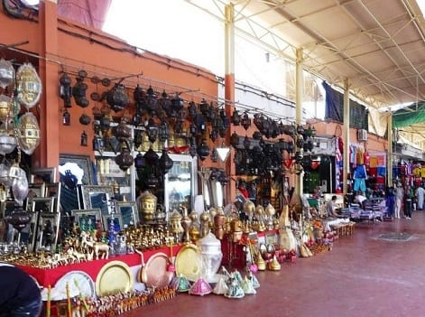 بازار الأحد في ساحة الأمل في أغادير