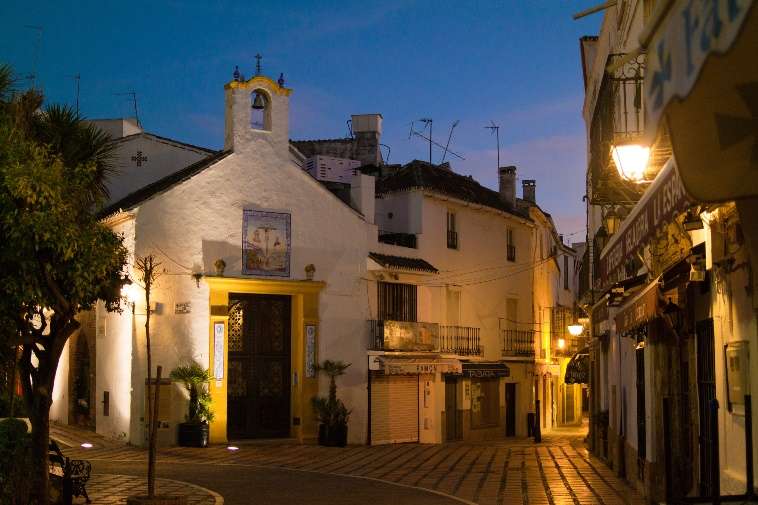 بلازا دي لوس نارانخوس من أفضل الاماكن السياحية في اسبانيا ماربيا