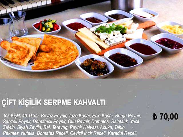 يتميز قبة عشق كافيه اسطنبول بتقديم وجبة فطور شهية