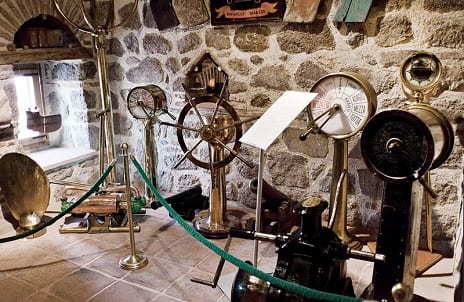 آلات قديمة في متحف رحمي كوج في اسطنبول 