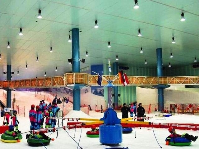 مدينة الثلج من أفضل الاماكن السياحية في  الرياض للعائلات
