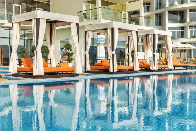 يُعد فندق رويال سنترال جزيرة النخلة من أفضل الفنادق للعائلات لاحتوائه على منطقة العاب ومسبح للأطفال
