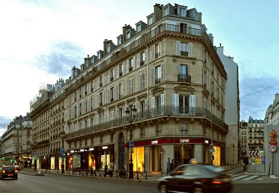 مشهد لشارع ريفولي في باريس فرنسا
