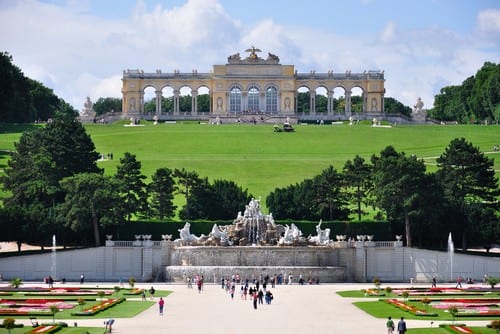 قصر شونبرون من أفضل الاماكن السياحية في النمسا فيينا