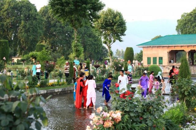 حديقة شاليمار باغ من أفضل الاماكن السياحية في كشمير
