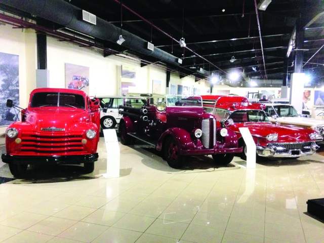 متحف الشارقة للسيارات القديمة من أفضل الاماكن السياحية في الشارقة الامارات