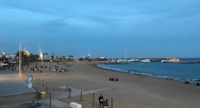 أفضل 3 أنشطة عند زيارة شاطئ سوموروسترو برشلونة