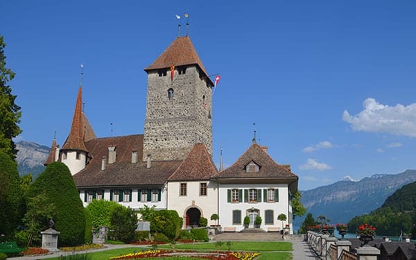 قلعة سبايز في انترلاكن سويسرا