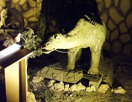 قاعة الديناصورات في حديقة حيوانات الطائف