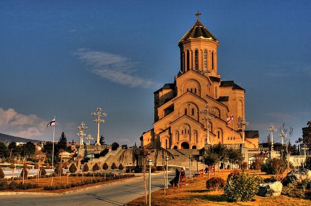 كاتدرائية الثالوث المقدس في تبليسي من معالم السياحة في تبليسي جورجيا