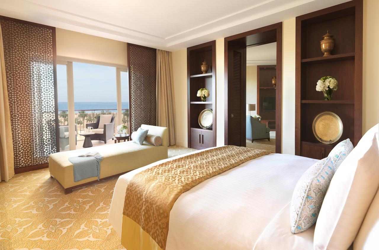 فندق الريتز كارلتون دبي جي بي ار من أفضل فنادق في دبي