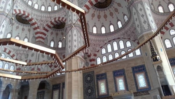 المسجد المركزي سابانجي في مدينة اضنة 