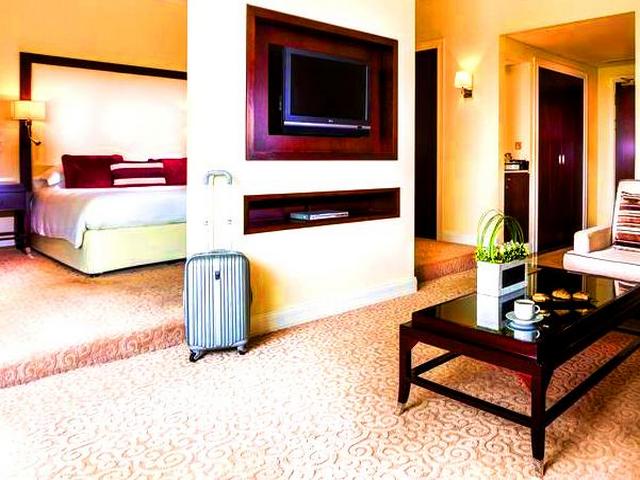للحصول على أسعارٍ مناسبة عند حجز فندق في دبي يتوجب الابتعاد عن موسم الذروة السياحي