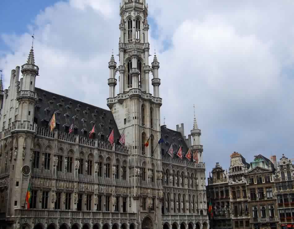 الميدان الكبير من أفضل الاماكن السياحية في بروكسل بلجيكا