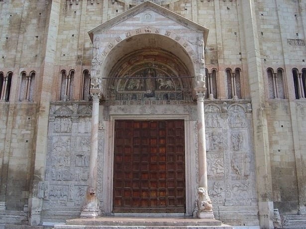 كاتدرائية فيرونا من اهم الاماكن السياحية في ايطاليا