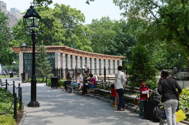 منتزه واشنطن سكوير من أفضل الاماكن السياحية في نيويورك امريكا
