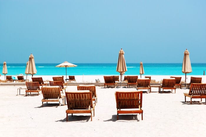 abu dhabi beaches 1 1 - أفضل 6 من شواطئ ابوظبي التي تستحق الزيارة