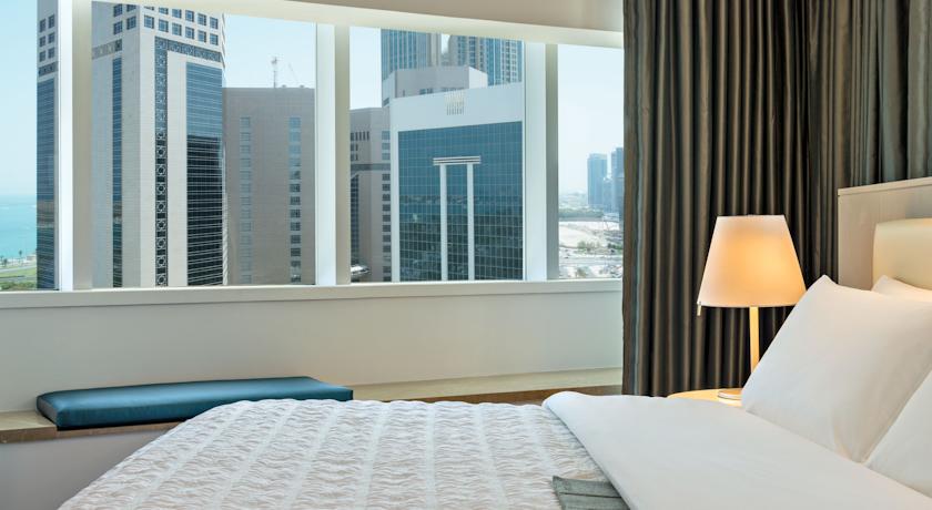 فندق لو رويال ميريديان أبو ظبي يتواجد الفندق في ابوظبي على بعد دقائق سيراً على الاقدام من شاطئ البحر