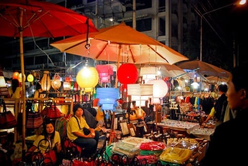 السوق الليلي في شنغماي من اهم اسواق شنغماي