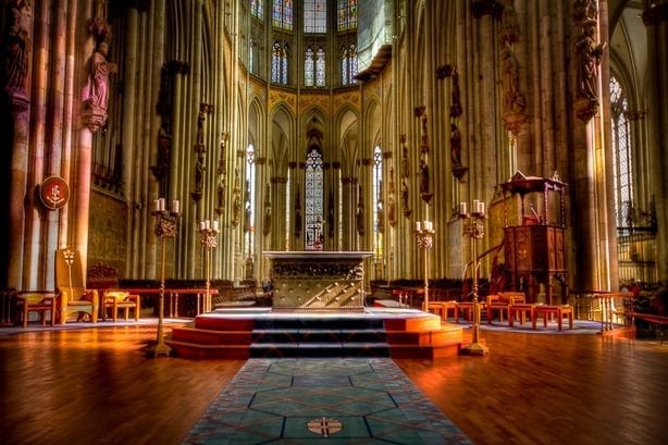 كاتدرائية كولون من أفضل معالم السياحة في كولن المانيا