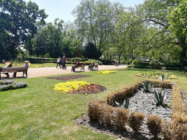 حديقة فينسبري لندن