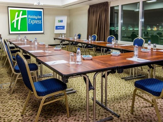 holiday inn express dubai airport4 1 - مراجعه عن فندق هوليدي ان مطار دبي