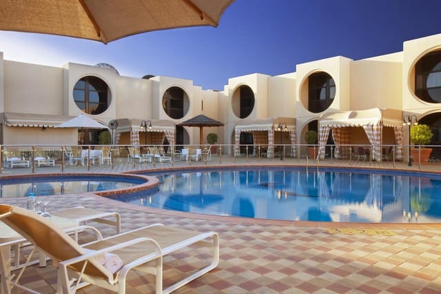 holiday inn yanbu 4 1 - مراجعه عن فندق هوليدي ان ينبع في السعودية