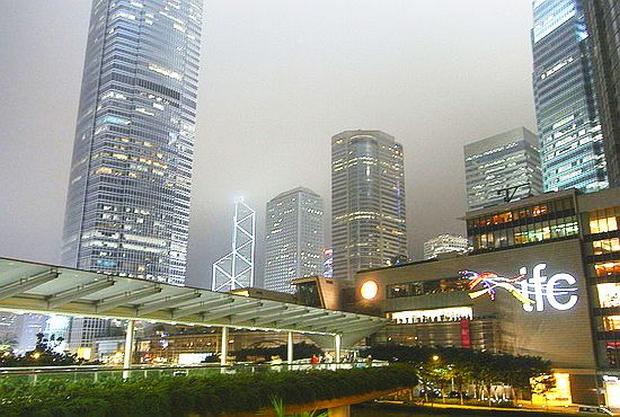 hong kong IFC shopping mall 1 - أفضل 4 مراكز للتسوق في هونج كونج الصين