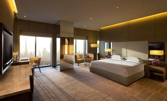ينفرد فندق حياة ريجنسي كريك هايتس دبي بغرفه الواسعة والنظيفة